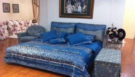 長春市皇家馬車家具有限公司主要對產(chǎn)品的購銷和研發(fā)，近年來公司為廣大客戶提供了高效，高質(zhì)，放心省心，舒心的優(yōu)質(zhì)服務(wù)的產(chǎn)品保障。 公司為長春眾多家庭服務(wù)了沙發(fā)專業(yè)定制，軟床量尺定做、單雙人床、沙發(fā)床、上下床 等業(yè)務(wù)，得到了廣大顧客的信賴和認(rèn)可。  質(zhì)量管理：嚴(yán)格把控每一道制造工序，對原材料、布和海綿的供應(yīng)商要求其提供環(huán)境保護標(biāo)準(zhǔn)證書。產(chǎn)品干燥速度及防蟲處理都經(jīng)過嚴(yán)格測試。類似無紡布這樣的細(xì)節(jié)也符合嗅覺環(huán)保標(biāo)準(zhǔn)。公司承諾：我們的產(chǎn)品將帶給您舒適、健康的生活享受。  我們的優(yōu)勢： 1、多年的歐式法式家具設(shè)計生產(chǎn)經(jīng)驗  2、公司追求長期穩(wěn)定的業(yè)務(wù)合作關(guān)系  3、公司位置良好，物流運輸便利  4、實體工廠直接供貨，減少貿(mào)易環(huán)節(jié)成本  5、產(chǎn)品顏色及尺寸可根據(jù)客戶需要更改  6、客戶遍布國內(nèi)各大城市  7、產(chǎn)品出廠到運輸，全程提供質(zhì)量保證  8、零售業(yè)務(wù)具有巨大的數(shù)量優(yōu)勢